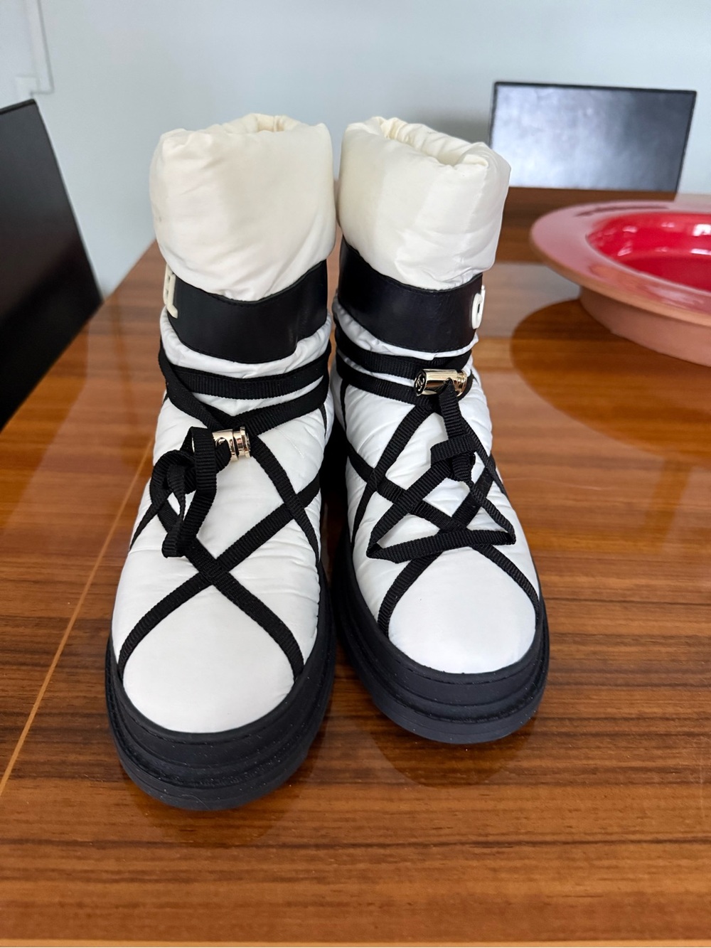 CHANEL White and Black Quilted Lace-Up Snow Boots - Picture 2 of 15